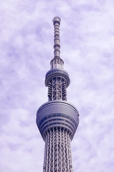 Japonya Tokyo skytree Kulesi ile gökyüzü bina — Stok fotoğraf