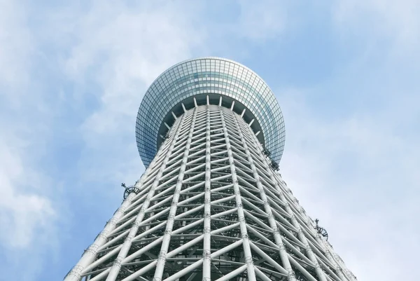 Japonya Tokyo skytree kule mavi gökyüzü ile bina — Stok fotoğraf