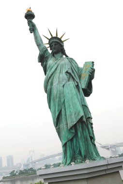 Dikey Odaiba Japonya'da Özgürlük heykeli