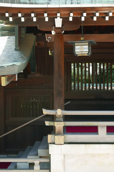 Giappone tempio edificio con lampada tradizionale — Foto Stock