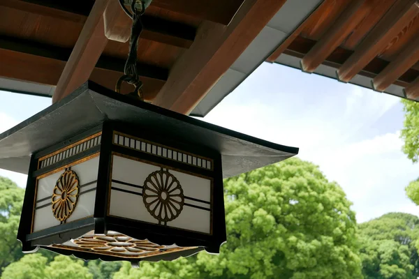Japonsko chrám budova s tradiční lampa — Stock fotografie