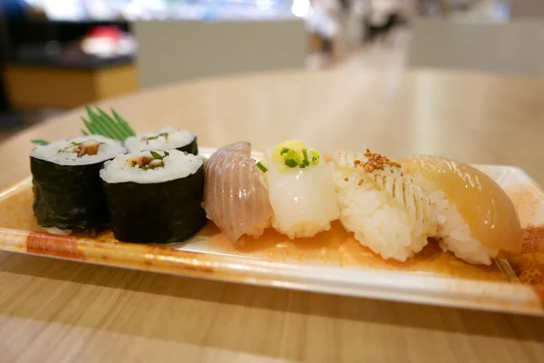 Frescura comida japonesa Conjunto de sushi — Fotografia de Stock