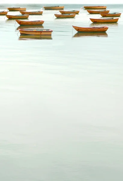 Vertical fishing boats in the harbour — Stock Photo, Image