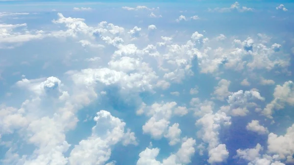 Bonitas nubes en el cielo — Foto de Stock