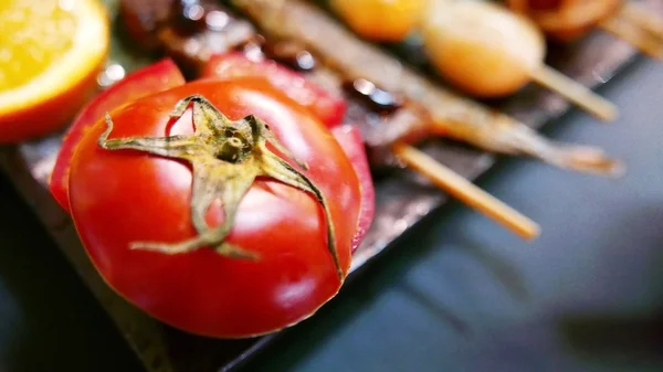 Tomate cozido no prato — Fotografia de Stock