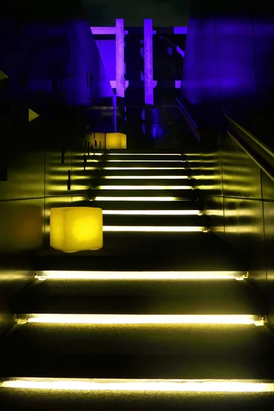 Escalera iluminada de neón amarillo —  Fotos de Stock