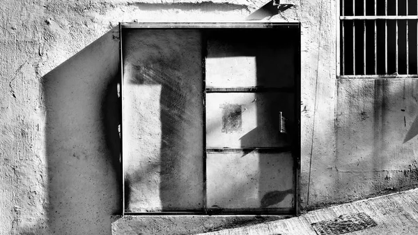 レトロな金属製のドアや壁 — ストック写真
