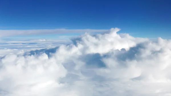 Nuvem branca e céu azul — Fotografia de Stock