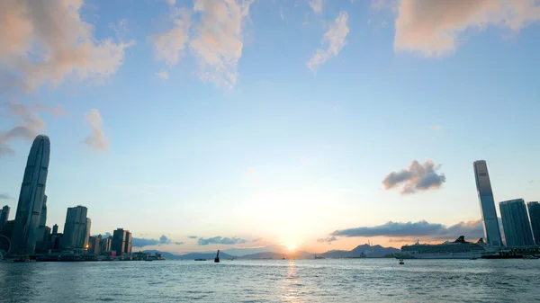 Hong Kong island and Kowloon at sunset — Stockfoto