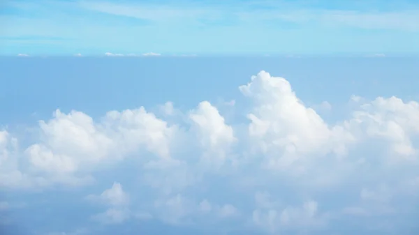 Siluet çift, sokak lambası ve gün batımında tekne — Stok fotoğraf