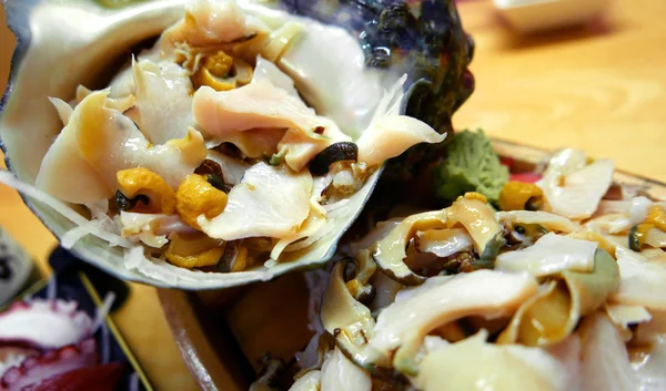 Japanse zeevruchten turbo marmoratus in restaurant — Stockfoto
