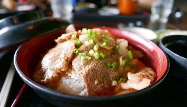 Japans eten varkensvlees rijst — Stockfoto