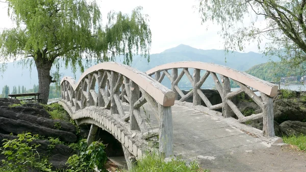 Passadiço de ponte de madeira — Fotografia de Stock