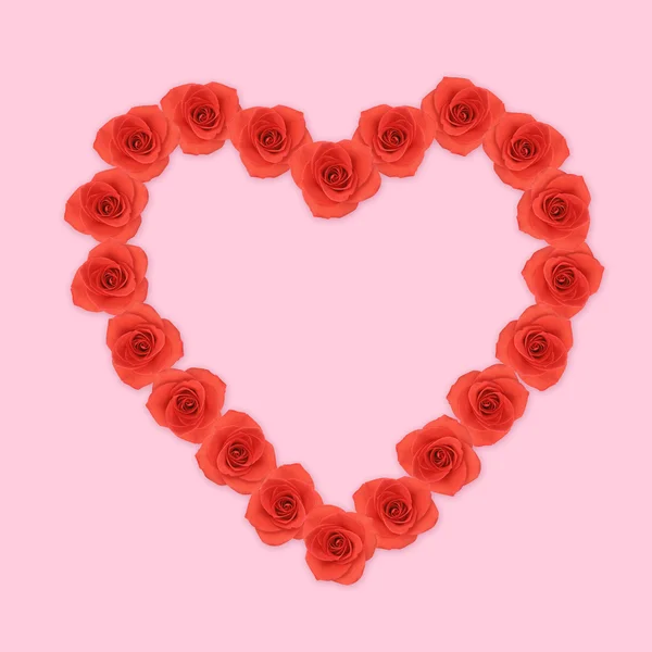 Forma do coração vermelho rosa flores e fundo rosa — Fotografia de Stock