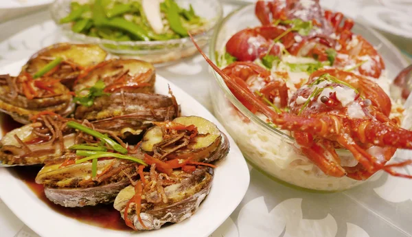 Refeições de frutos do mar de balões, lagostas e produtos hortícolas — Fotografia de Stock