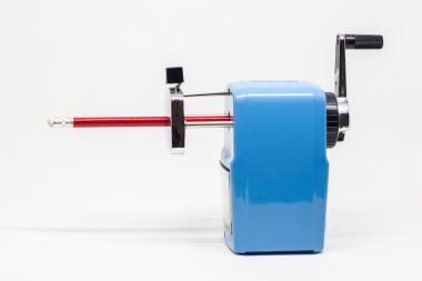 Beyaz arkaplanda kalem açacağı