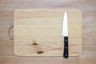 kesme tahtası üzerinde bıçak