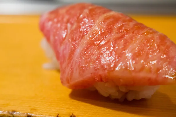 Sushi sobre la mesa — Foto de Stock