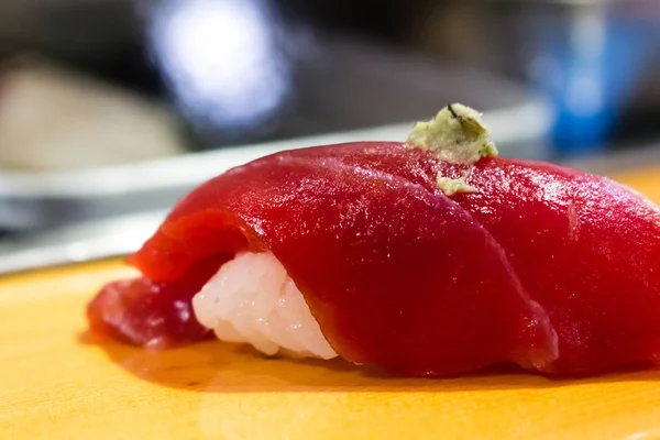 Sushi sobre la mesa —  Fotos de Stock