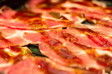 eti dilim biftek sosu üstüne ile