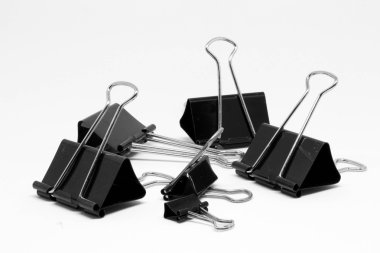 beyaz arkaplanda ataç