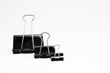 beyaz arkaplanda ataç