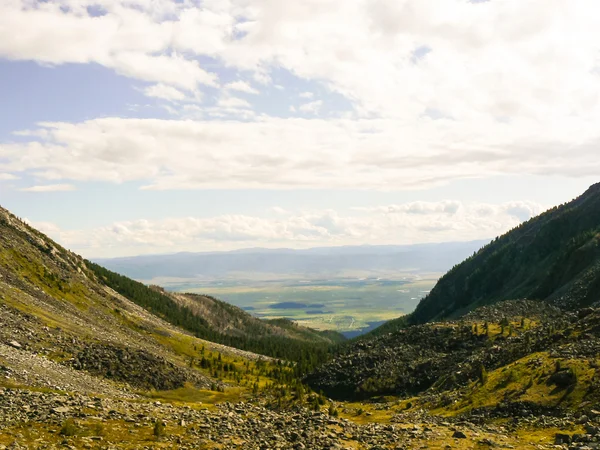 See in den Bergen von Sayan, Russland — Stockfoto