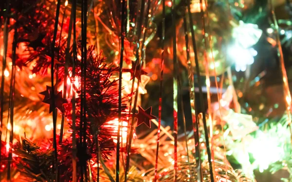 Luzes em uma árvore de Natal — Fotografia de Stock