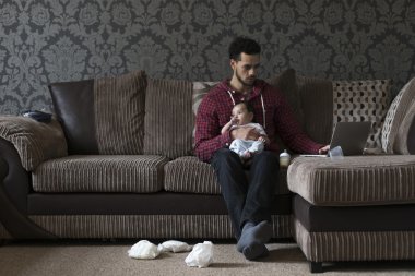Babası çoklu görev iş ve oğlu