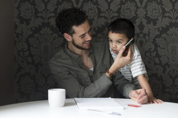 Proprio come fa papà. — Foto Stock