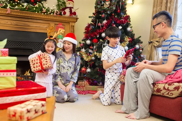 Curiosidad en Navidad — Foto de Stock