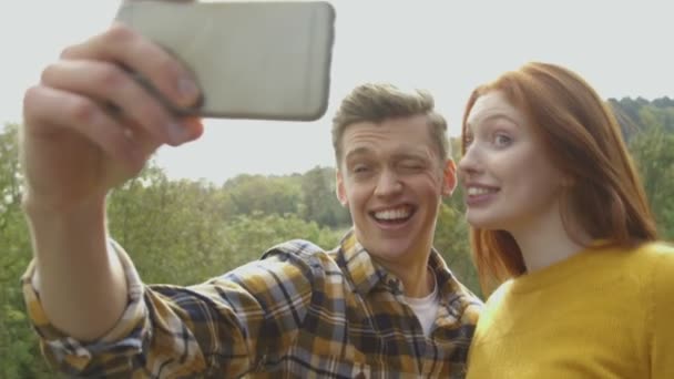 Hloupá chytrý telefon Selfies — Stock video