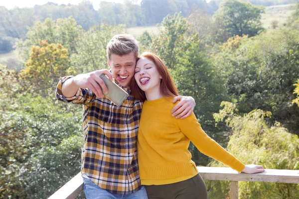 Selfie teléfono inteligente tonto —  Fotos de Stock