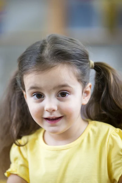 Retrato de una niña — Foto de Stock