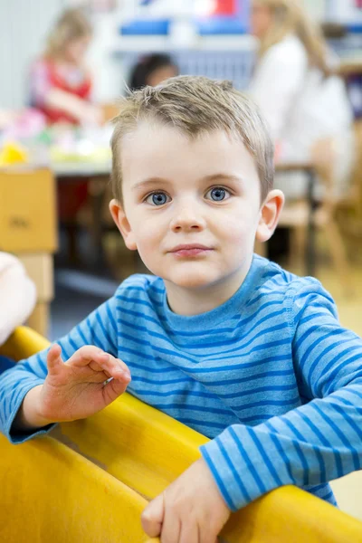 Spelen in de zandbak — Stockfoto