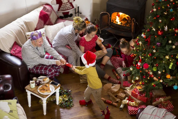 クリスマスに家族 — ストック写真