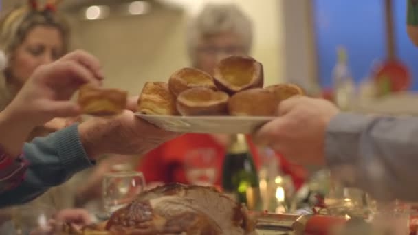 Passera Yorkshire puddingar! — Stockvideo