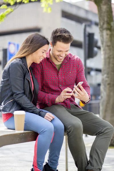 Pareja en la ciudad —  Fotos de Stock