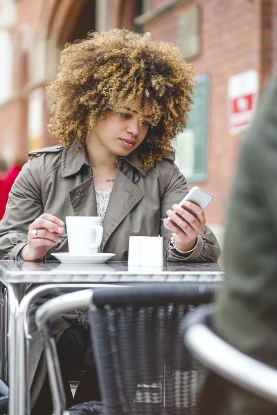 Te och skicka SMS — Stockfoto