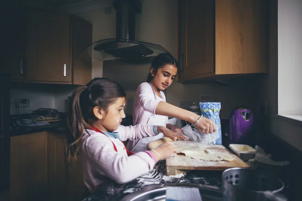 Sisters Making Biscuits — Stock Photo, Image