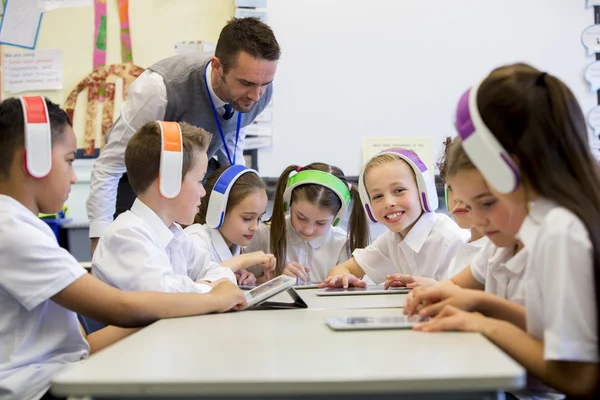 Luisteren in klasse — Stockfoto