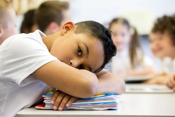 Luchando en la escuela — Foto de Stock