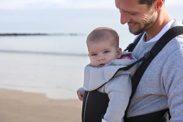 Pai e bebê — Fotografia de Stock