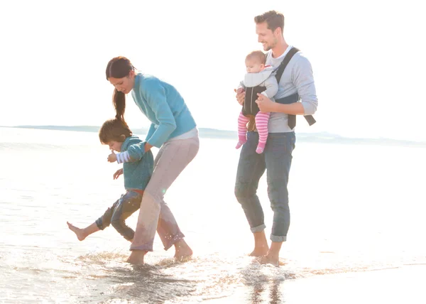Family on Beach — Stock Photo, Image