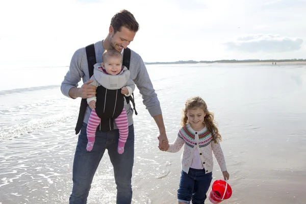 Father with Children on the Beach — Stock Photo, Image