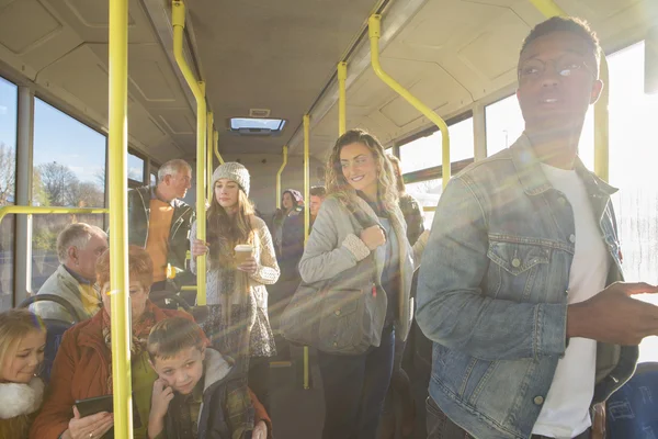 Pessoas no autocarro — Fotografia de Stock