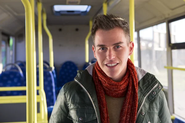 Jovem em um ônibus — Fotografia de Stock