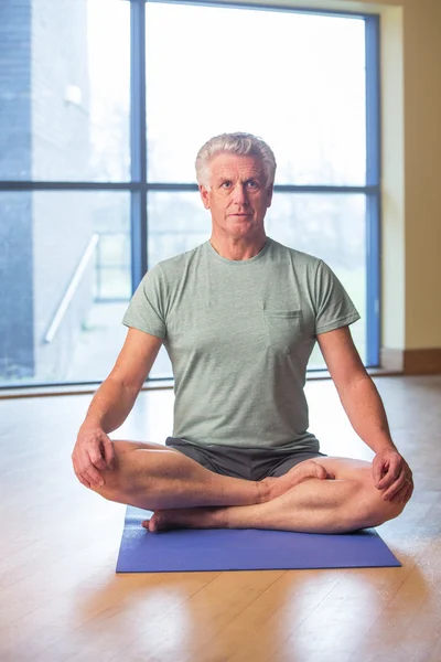 One man stretching — Stock Photo, Image