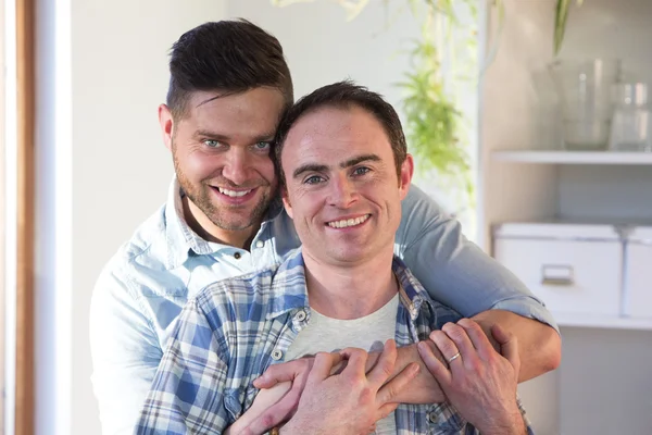 Pareja masculina en casa — Foto de Stock