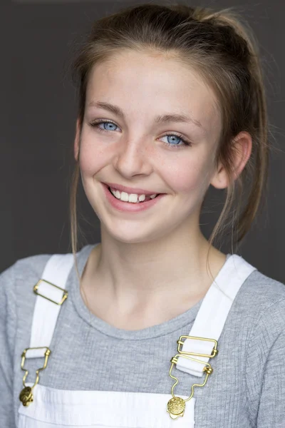 Portrait of a teenage girl — Stock Photo, Image